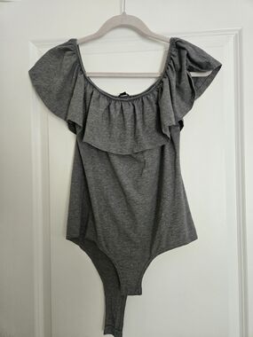 💅J. Crew Girls' Grey Off-Shoulder Ruffle Bodysuit💅